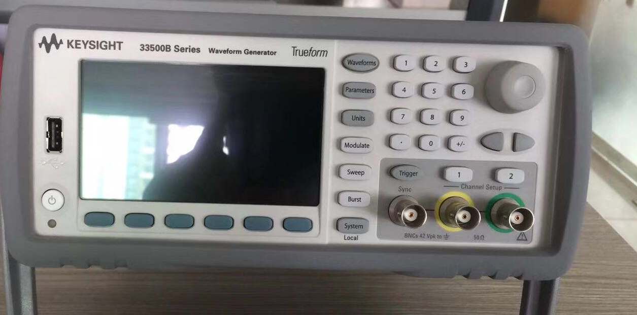 63744e5763e74.jpg 函數(shù)信號發(fā)生器33522B 3.jpg